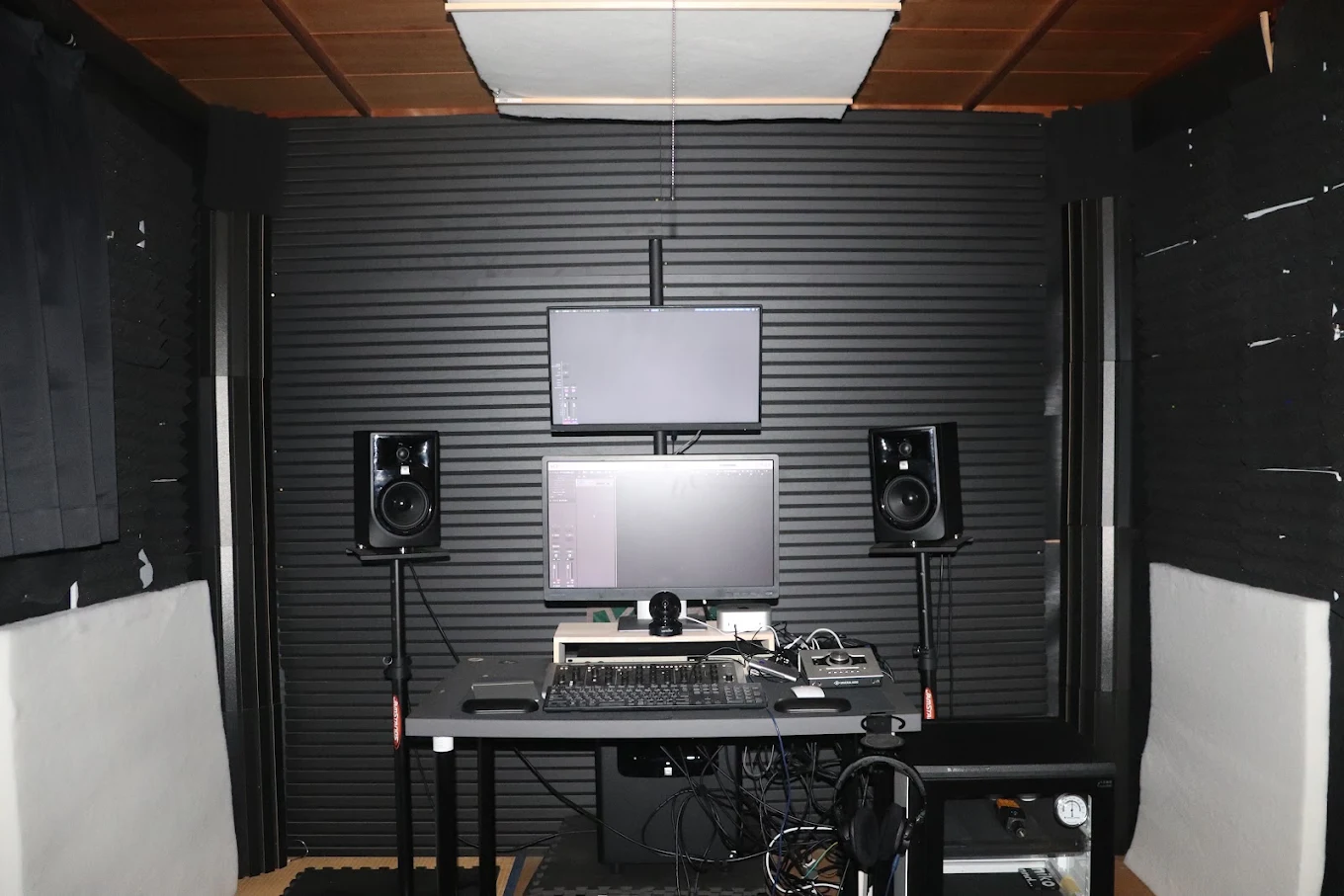 DOJO STUDIO 2階 エンジニア付きレコーディングスタジオのコントロールルーム（兵庫県加古川市）